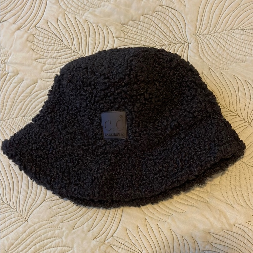 NWOT C.C Women’s Cozy Black Faux Sherpa Hat